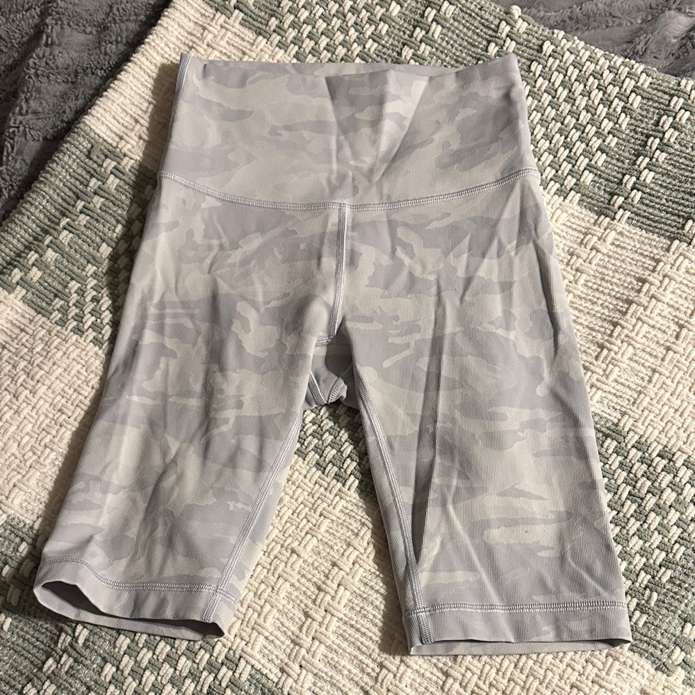Women’s Gray Lululemon camo biker shorts